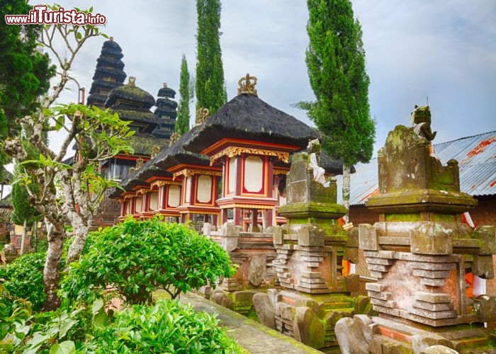 Immagine Il Tempio di Pura Beji a Bali in Indonesia - © Khoroshunova Olga / Shutterstock.com