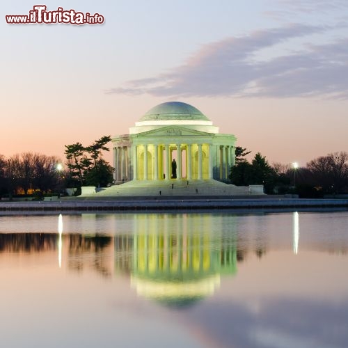 Immagine Il Thomas Jefferson Memorial si trova a Washington DC, lungo la costa orientale degli Stati Uniti D'America - © Orhan Cam / Shutterstock.com