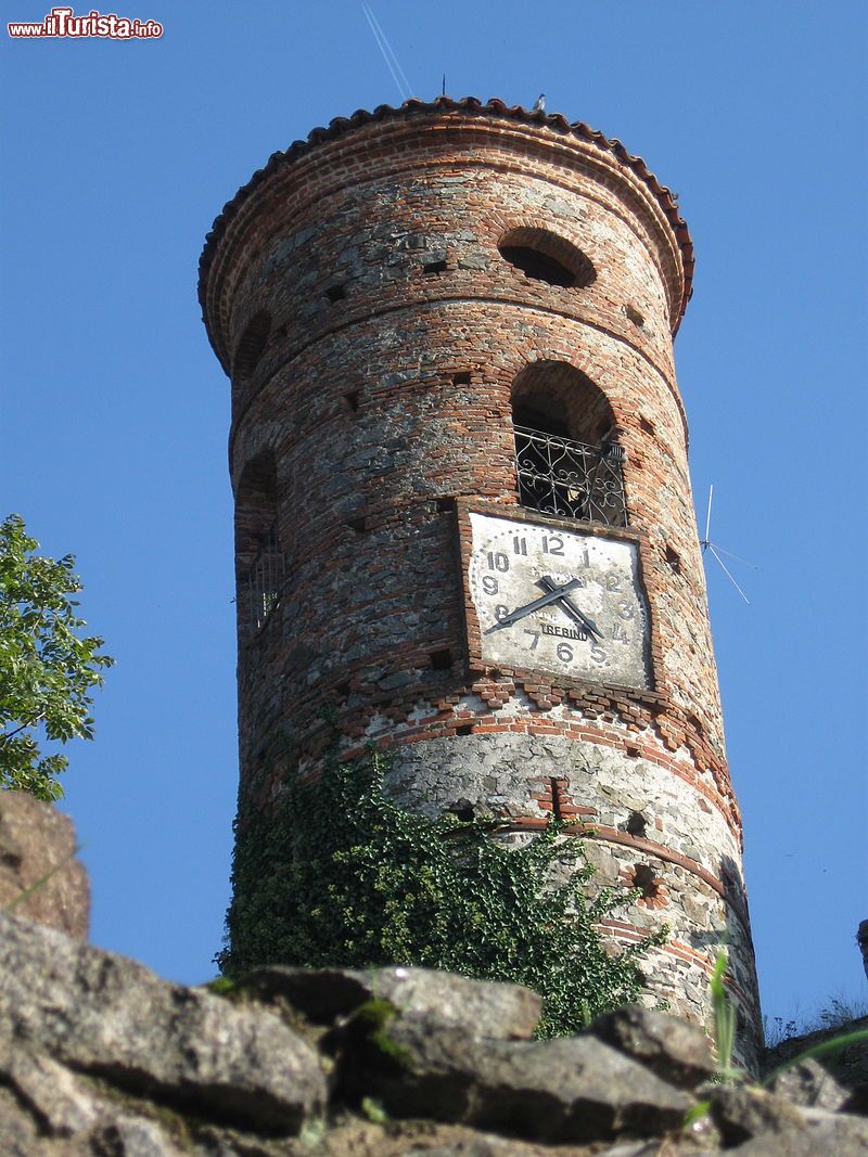 Immagine Torre con orologio a Pavone Canavese in Piemonte - © Polsil CC BY-SA 3.0, Wikipedia