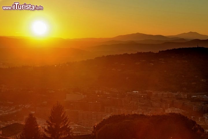 Immagine Tramonto a Perugia le colline in direzione del Lago Trasimeno