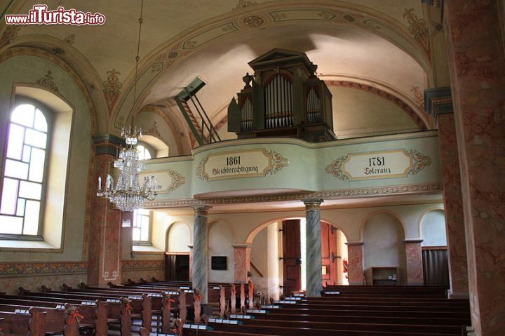 Immagine L'interno della chiesa evangelica di Trebesing offre ai visitatori più curiosi un magnifico ed antico organo