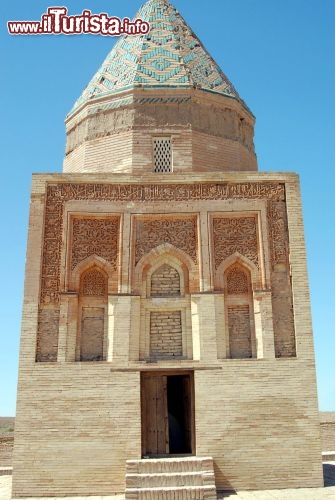 Immagine Turkmenistan Konya Urgench mausoleo di Arsalan  - Foto di Giulio Badini< / I Viaggi di Maurizio Levi