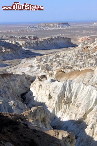 Immagine Turkmenistan il canyon a Yangikala - Foto di Giulio Badini< / I Viaggi di Maurizio Levi