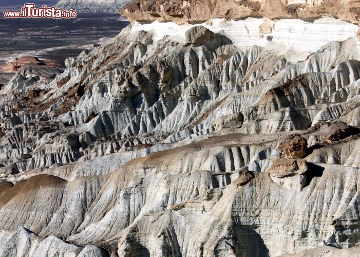 Immagine Turkmenistan nel deserto  il Canyon di Yangikala - Foto di Giulio Badini< / I Viaggi di Maurizio Levi