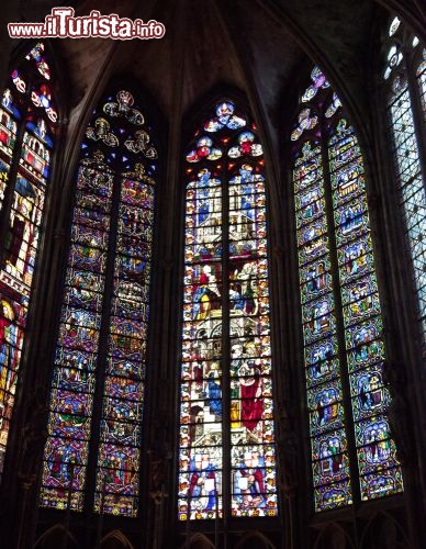 Immagine Le vetrate della  Cattedrale di Carcassonne in Francia - © ribeiroantonio / Shutterstock.com