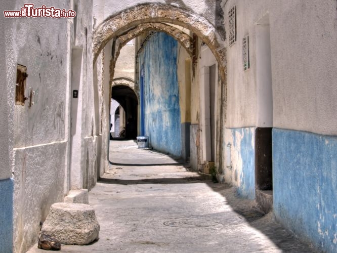 Immagine Via della Kasbah di Biserta (Bizerte) in Tunisia - © LouLouPhotos / Shutterstock.com