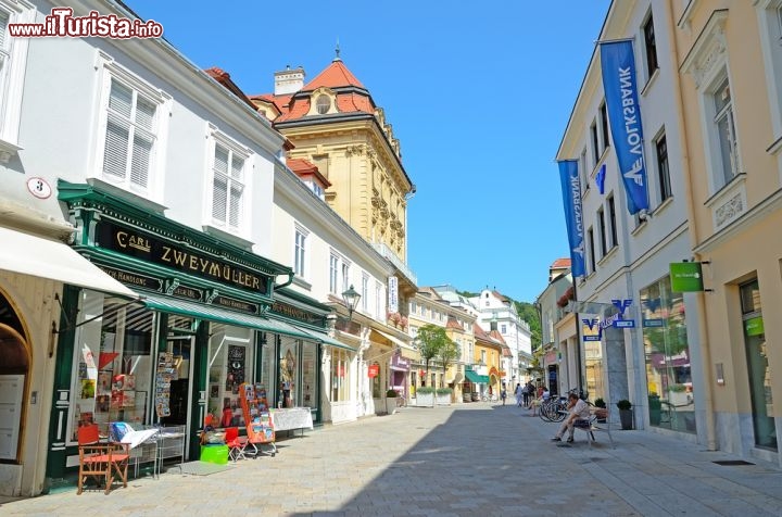 Immagine Via del centro di Baden bei Wien in Austria - © Tatiana Volgutova / Shutterstock.com