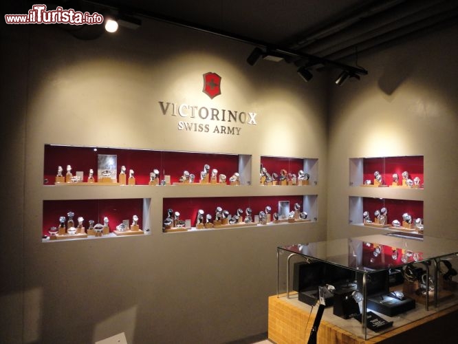 Immagine Victorinox offre non solo coltelli ma anche orologi ed abbigliamento.
