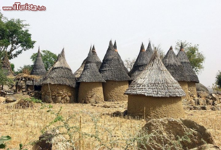 Immagine Villaggio nel Camerun: siamo nella savana africana - Foto di Giulio Badini / I Viaggi di Maurizio Levi