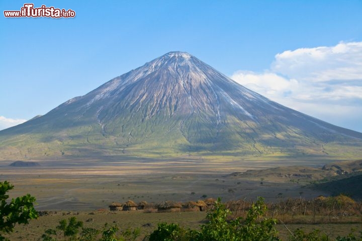 Immagine Il Vulcano Ol Doinyo Lengai, vicino al Lago Natron in Tanzania - © Aleksandr Sadkov / Shutterstock.com