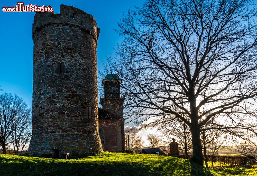 Immagine La torre di Wittelsberg in Germania nei dintorni di Marburg, regione Assia