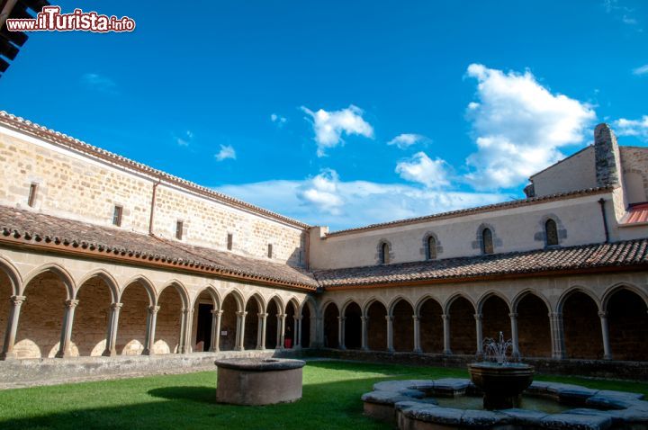 Immagine Abbazia di Saint Hilaire vicino a Limoux in Francia - © Pablo Debat / Shutterstock.com