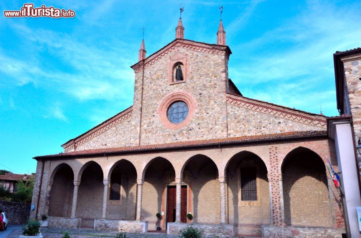 Immagine L'abbazia di San Colombano a Bobbio, Piacenza, Emilia Romagna. Questo monastero venne fondato da San Colombano nel 614. Durante l'epoca medievale è stato uno dei centri monastici più importanti di tutt'Europa.