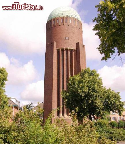 Immagine Acquedotto di Naaldwijk, Olanda. Siamo nel Comune di Westland, nella provincia dell'Olanda meridionale.