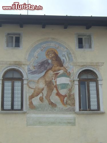 Immagine L'affresco di Amalteo sulla facciata di Palazzo d’Attimis a Maniago.