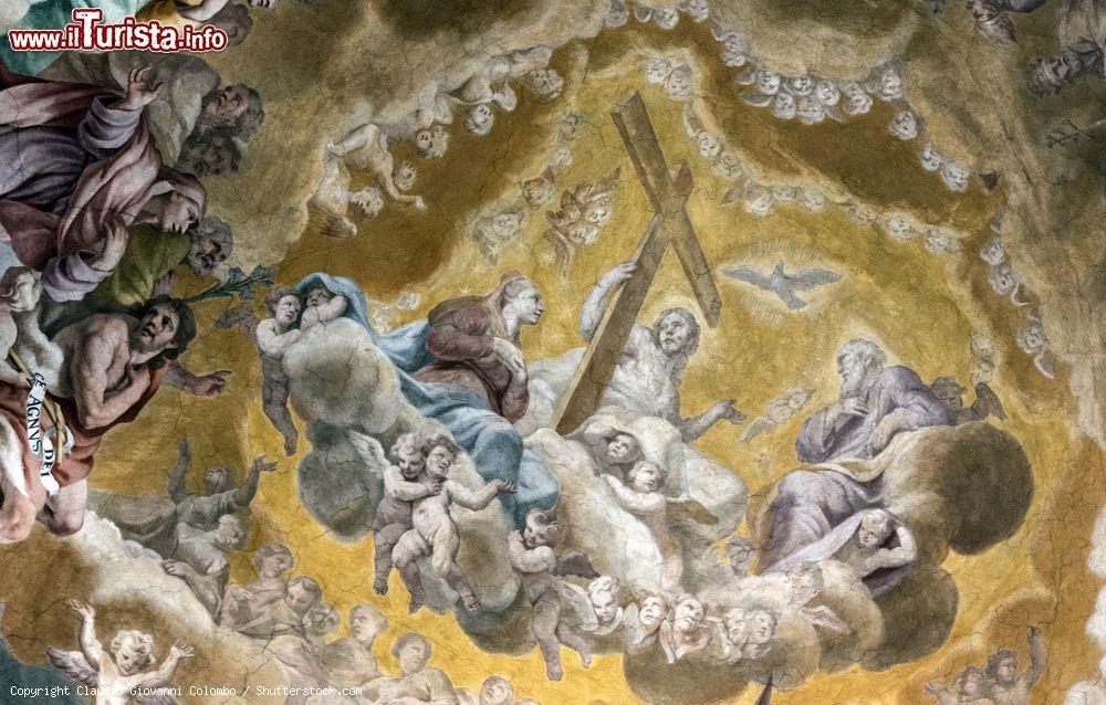 Immagine Affresco nel duomo di Asti, Piemonte. All'interno della cattedrale sono presenti numerose opere pittoriche di grande pregio - © Claudio Giovanni Colombo / Shutterstock.com