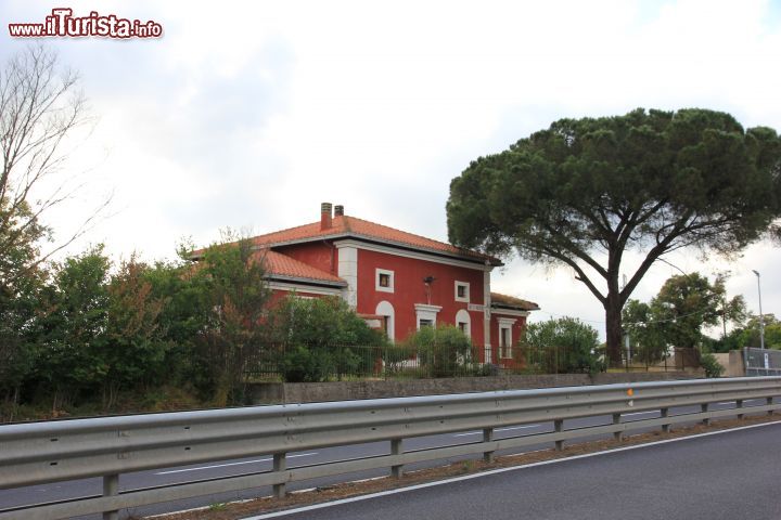 Immagine Aidomaggiore, Sardegna: la Casa cantoniera di Ponte Merchis - © Gianni Careddu, CC BY-SA 3.0, Wikipedia