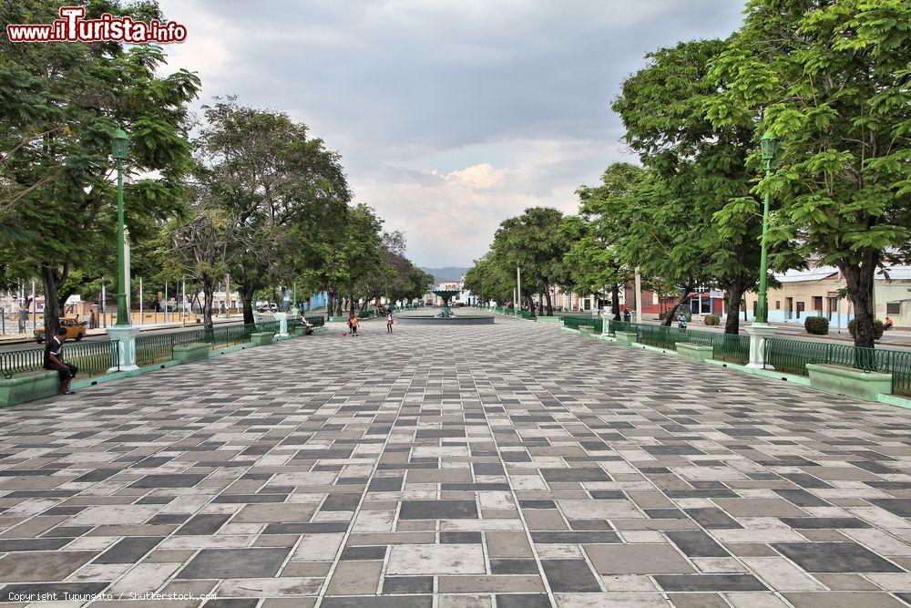 Immagine L'Alameda di Santiago de Cuba. Siamo nella seconda città del paese per numero di abitanti (circa 500.000) - © Tupungato / Shutterstock.com