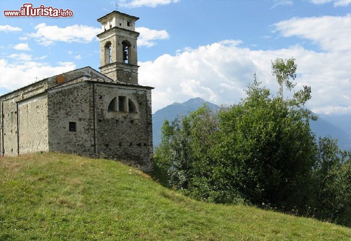 Immagine La chiesa di San Giacomo ad Albosaggia, il centro della Valtellina non distante da Sondrio.