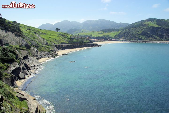 Immagine Alcune calette sabbiose della Costa Vasca non lontano da Deba, Spagna