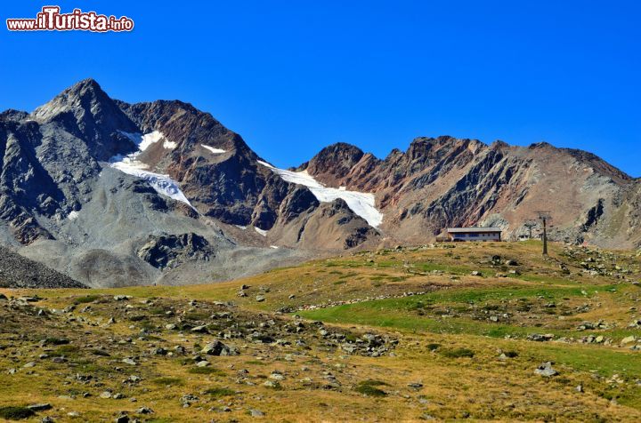 Immagine Estate in Val Senales, Trentino Alto Adige. L'andamento di questa valle è decisamente fuori dal comune: in pochi chilometri si passa infatti dai 500 ai 3.200 metri sul livello del mare, dal quasi mediterraneo all'alta montagna © maudanros / Shutterstock.com