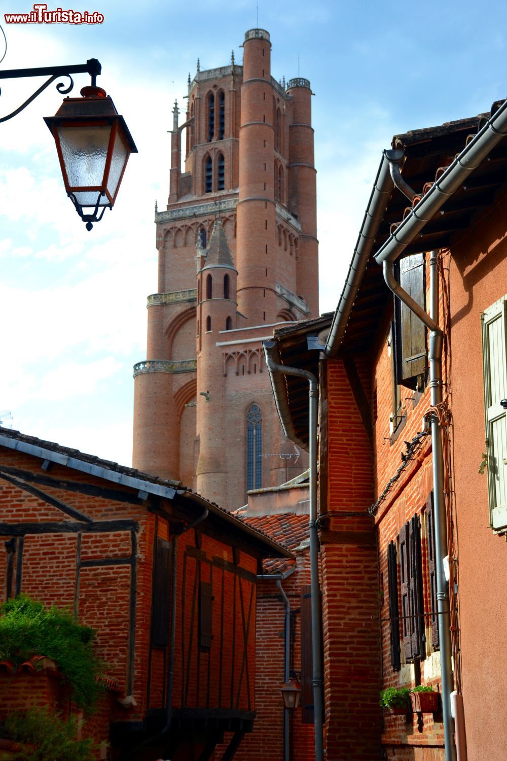 Immagine L'altissimo campanile della Cathédrale Sainte-Cécile di Albi misura 78 metri.