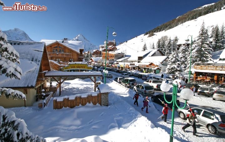 Immagine Il centro del villaggio di Les Deux Alpes dopo una fitta nevicata - © bruno longo - www.les2alpes.com