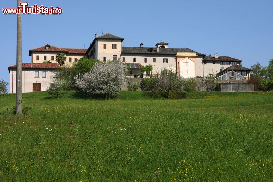 Immagine Il Convento di Monte Mesma; siamo ad Ameno in alto sulle rive orientali del Lago d'Orta - © Alessandro Vecchi - CC BY-SA 3.0, Wikipedia