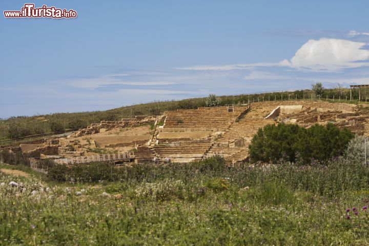 Immagine Isola di Lemnos, Grecia - Quest'isola di 476 chilometri quadrati, in gran parte collinosa ma con qualche fertile valletta, ospita importanti siti archeologici in cui si possono ammirare i resti di antiche costruzioni © Gergana Encheva / Shutterstock.com