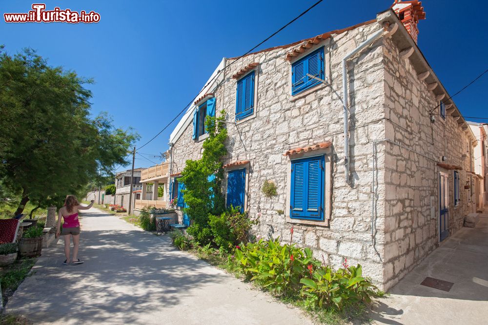 Immagine Antica casa di pietra a Susak, in Croazia.