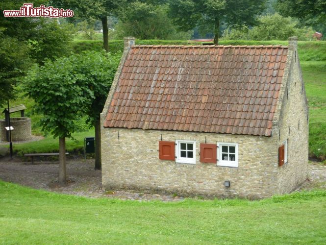 Immagine Casetta antica a Bourtange (Olanda) - © InavanHateren / Shutterstock.com