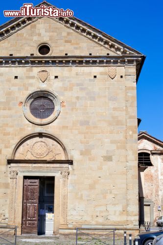 Immagine Antica chiesa romanica a Pistoia, Toscana - L'antico abitato di questa città toscana è costellato di antiche chiese romaniche che la rendono un vero e proprio gioiello artistico e architettonico © foaloce / Shutterstock.com