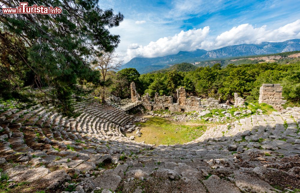 Immagine L'antica città di Phaselis nei pressi di Tekirova, sud della Turchia. Fondata dai Rodioti nel VII° secolo d.C., Faselide è situata fra le montagne Bey e le foreste del Parco Nazionale dell'Olympos.