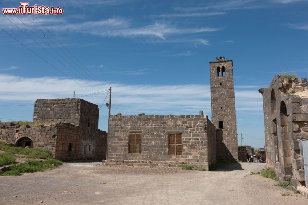 Immagine Antiche rovine di Bosra, Siria. Oggi è un importante sito archeologico e dal 1980 fa parte dei patrimoni mondiali dell'umanità della nazione mediorientale.