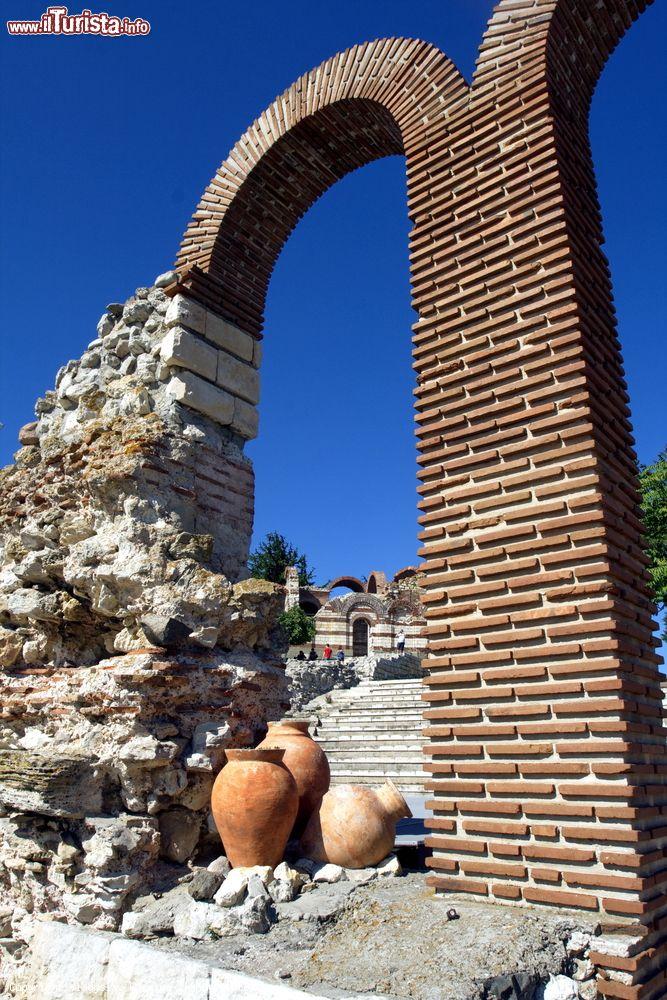 Immagine Antiche vestigia nel centro storico di Nesebăr in Bulgaria - © Vladyslav Kyselov / Shutterstock.com