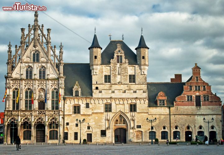 Immagine Antichi palazzi nel centro storico di Mechelen, Belgio - © 128495927 / Shutterstock.com