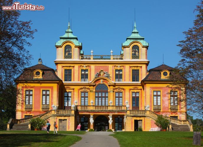 Immagine Antico castello di Ludwigsburg, Germania: noto come Versailles di Swabia, è stato costruito nel 1704. Il villino di caccia, in questa immagine, risale agli anni 1716-1723 - © Borisb17 / Shutterstock.com