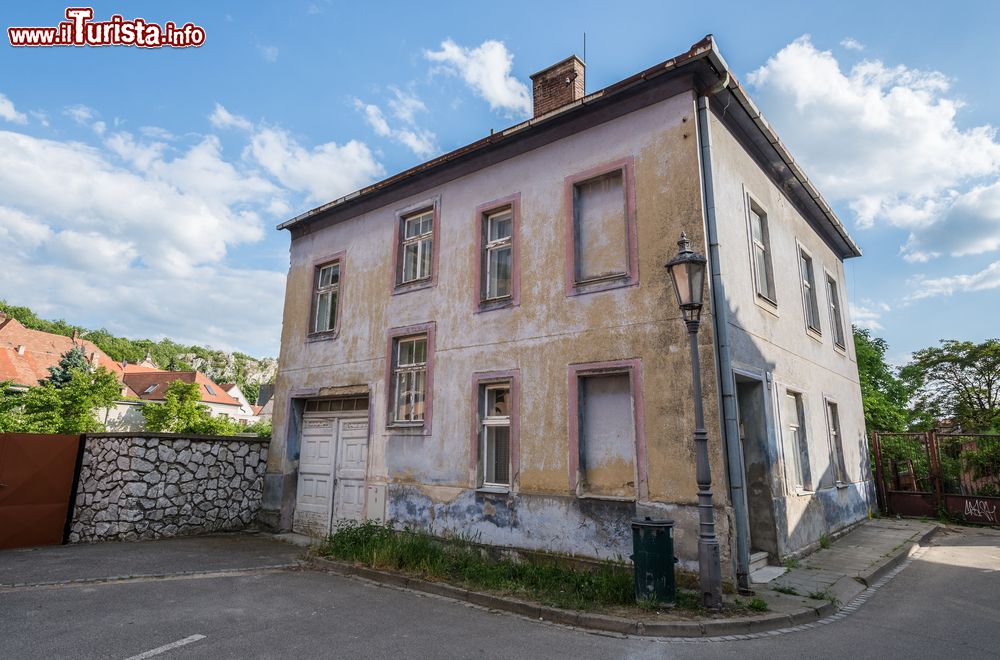 Immagine Antico edificio nella città di Mikulov, Repubblica Ceca. Questo bel paese sorge sopra una collina a circa 250 metri di altezza sul livello del mare.