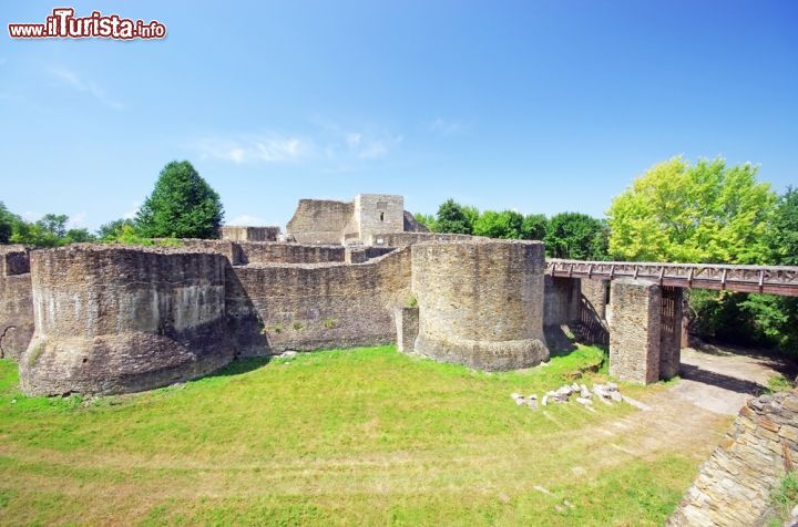 Immagine L'antica fortezza di Suceava (Romania) fu menzionata per la prima volta in un documento scritto del 1388 - foto © Catalin Enache / Shutterstock.com