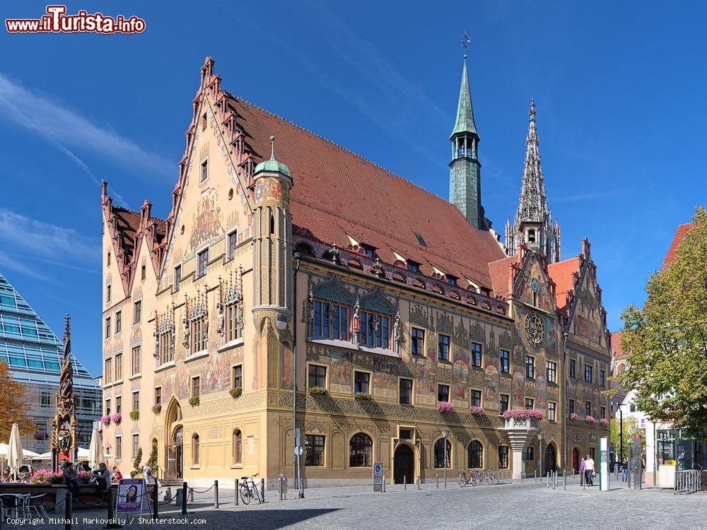 Immagine L'antico Municipio di Ulm è famoso per il suo Orologio Astronomico - © Mikhail Markovskiy / Shutterstock.com