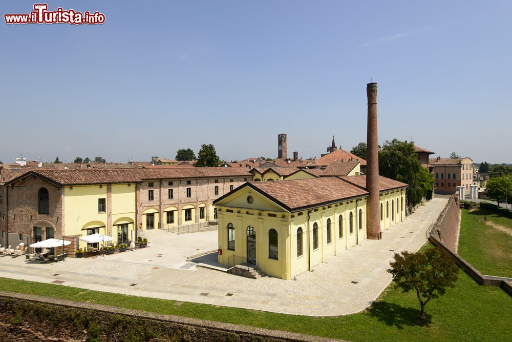 Immagine Archeologia industriale a Soncino: fabbriche storiche fotografe dal castello