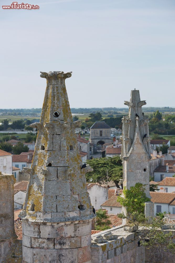 Immagine Architettura del borgo di Saint-Martin-de-Re, Francia.