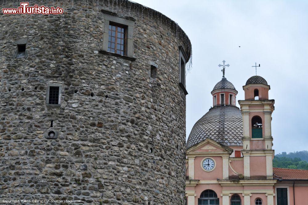 Immagine Architettura del castello di Fieschi a Varese Ligure, La Spezia, Liguria. Venne edificato dai feudatari Fieschi in epoca medievale per il controllo e la difesa di Varese - © Fabio Caironi / Shutterstock.com