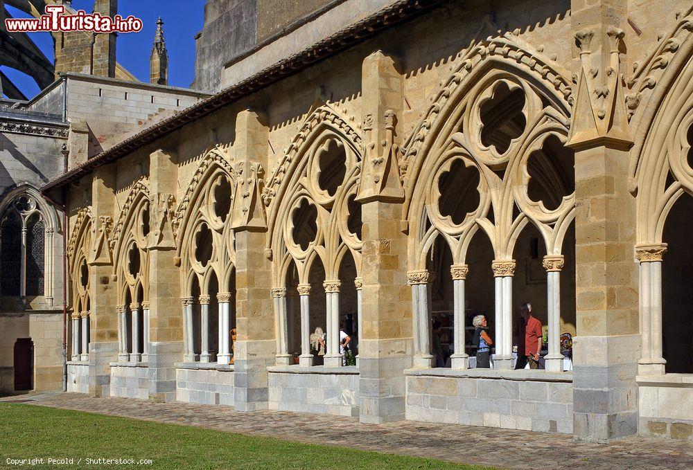 Immagine Architettura del chiostro di Santa Maria, cattedrale di Bayonne, Aquitania (Francia). Patrimonio Mondiale Unesco, si trova sul Cammino di Compostela - © Pecold / Shutterstock.com