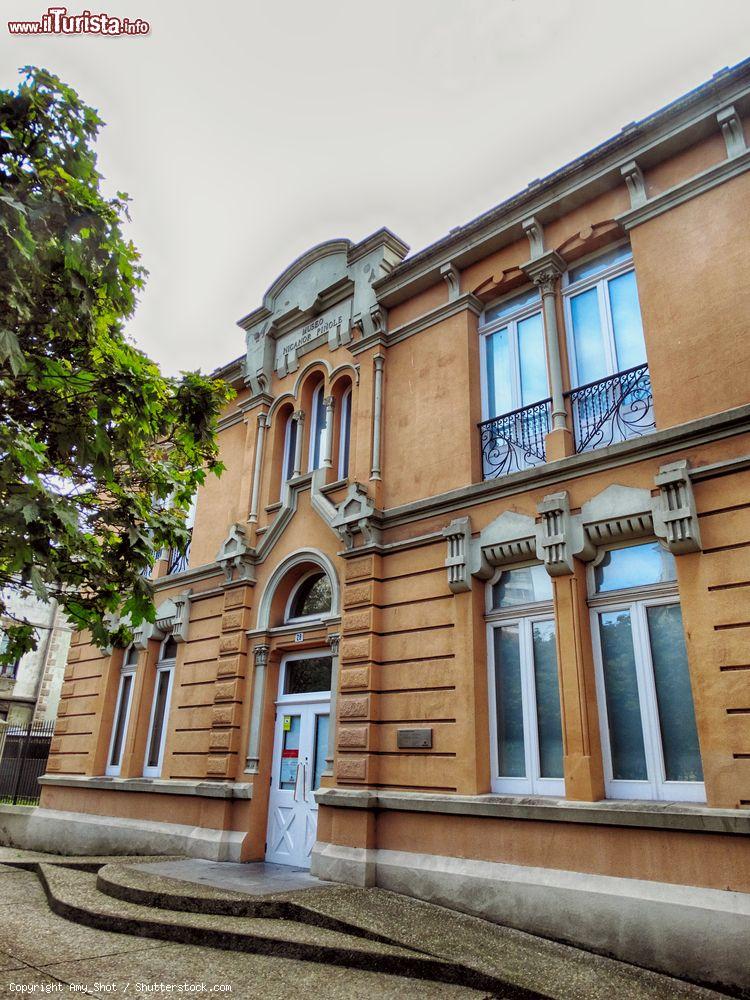 Immagine Architettura del Nicanor Pinole Museum a Gijon, Spagna. Il museo si trova in un edificio costruito all'inizio del XX° secolo da Luis Bellido e ospita oltre 6 mila dipinti e disegni di questo pittore spagnolo scomparso all'eta di 100 anni - © Amy_Shot / Shutterstock.com