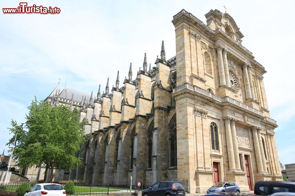 Immagine Architettura della cattedrale di Santo Stefano a Chalons-en-Champagne (Francia). Qui nel 1115 San Bernardo viene nominato abate dell'abbazia di Clairvaux.