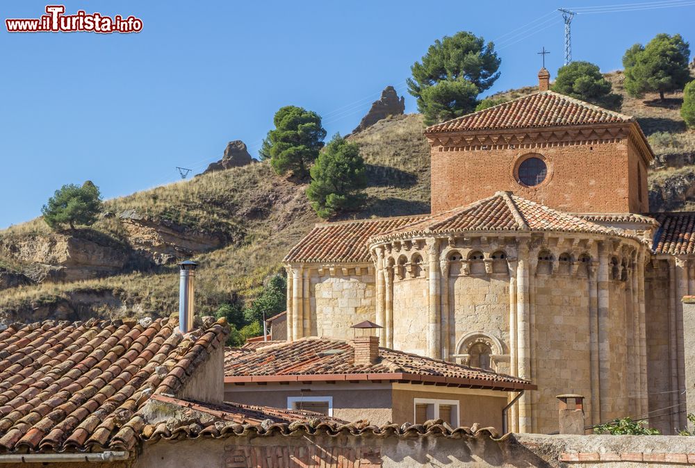 Immagine Architettura della graziosa chiesa di San Michele sulla collina di Daroca, Spagna.