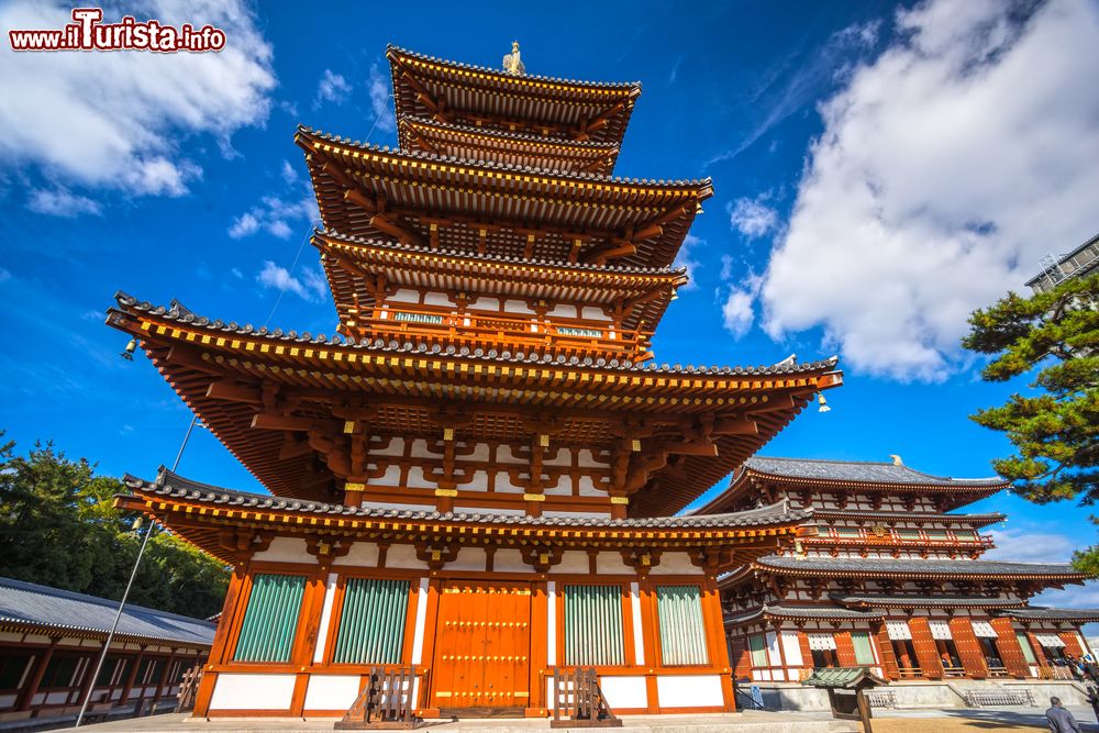 Immagine Architettura dello Yakushi-ji Temple a Nara, Giappone. Si tratta del tempio principale della setta Hosso ed è dedicato al Buddha della medicina.