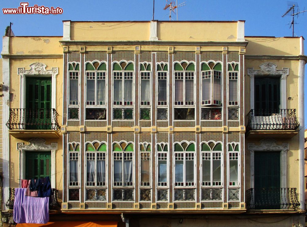 Immagine Architettura di un antico palazzo nella città di Melilla, Spagna.