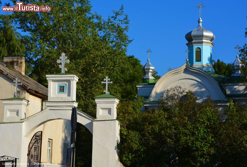 Immagine Architettura di una chiesa ortodossa a Siauliai, Lituania. La maggior parte della popolazione ortodossa del paese è di etnia slava - © meunierd / Shutterstock.com